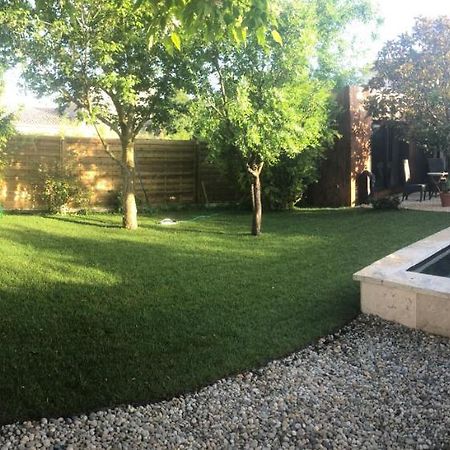 شقة A Lombre Du Magnolia LʼIsle-sur-la-Sorgue المظهر الخارجي الصورة